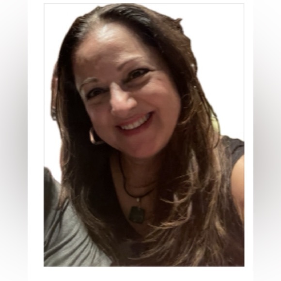 BERNADETTE😊 🎊POSH AMBASSADOR🎊 Here to help you! Any questions just reach out - Picture 12 of 12